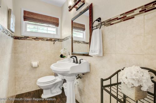 10 Calvin Ct, Old Bridge NJ  08857-2147 exterior