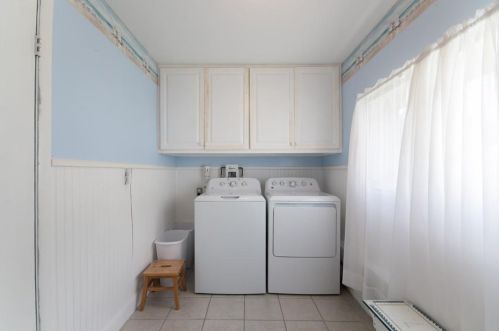 19 Casey Dr, Middletown RI  02842-6224 exterior