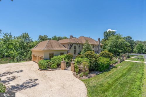 608 Kentland Dr, Great Falls VA  22066-1030 exterior