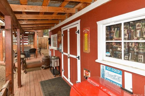 1063 H Ln, Big Bear City CA  92314-9693 exterior