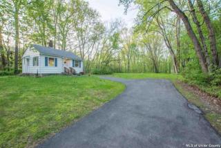1081 Pine Pl, Kingston, NY 12401-1459