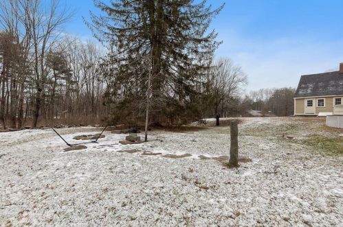 37 Main St, Petersham MA 01366-9502 exterior