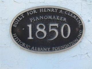 273 Lark St, Albany, NY 12210-1065