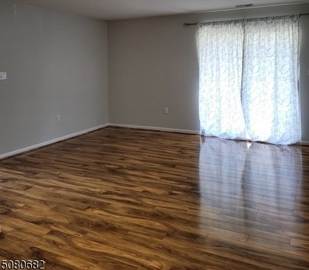 1302 Commons At Kingswood Dr, East Brunswick NJ  08816-5220 exterior