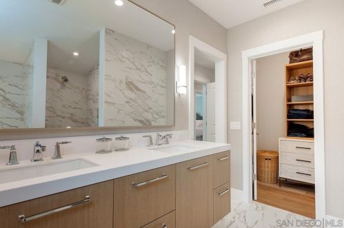 3077 Ducommun Ave, San Diego CA 92122-2221 exterior