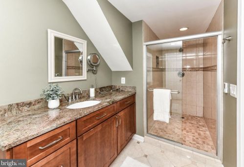 3027 Crane Dr, Falls Church VA  22042-3004 exterior
