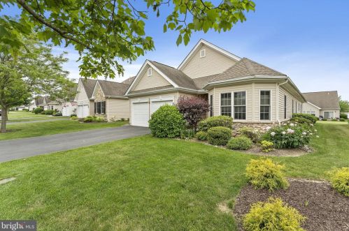 16 Aberdeen Dr, Easton, PA 18045-2184