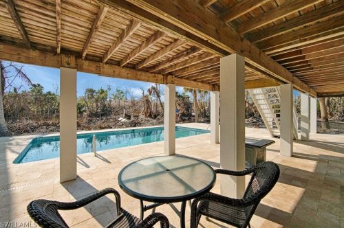 215 Robinwood Cir, Sanibel FL  33957-5722 exterior