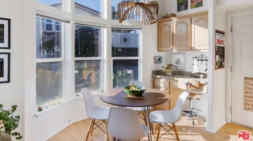 154 Navajo Ln, Topanga CA  90290-4451 exterior