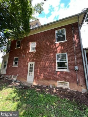 1553 New Holland Pike, Lancaster PA 17601-5653 exterior