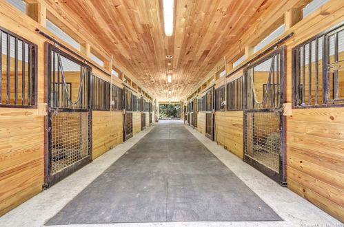 75 Honeysuckle Hill Ln, Bridgeport CT  06612-1145 exterior