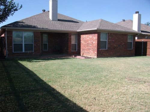 1237 Sierra Blanca Dr, Burleson TX  76028-6844 exterior