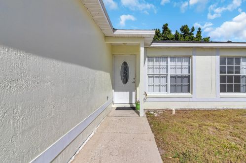 305 Clearwater Ln, Kissimmee, FL 34759-4035