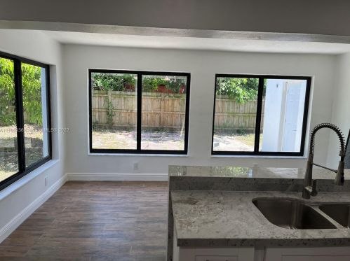 7020 27th Ct, Hollywood FL  33023-3706 exterior