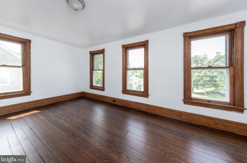 10 Bowen Ave, Pilesgrove NJ  08098-1404 exterior