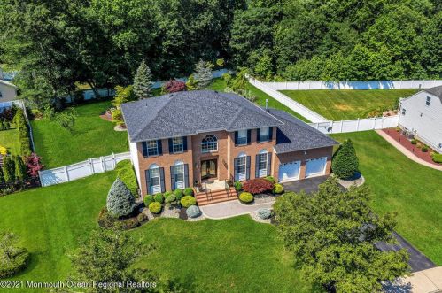 142 Serpentine Dr, Morganville NJ  07751-1400 exterior