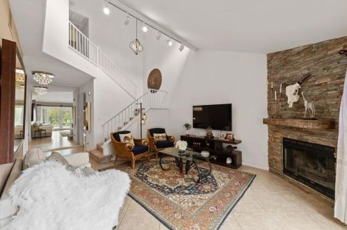 1470 Golfcrest Pl, Vista, CA 92081-9002