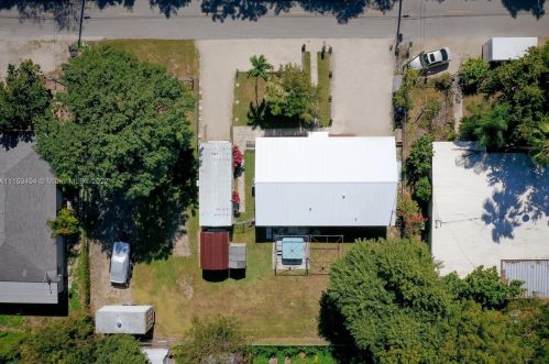 8 Andros Rd, Key Largo, FL 33037-5004