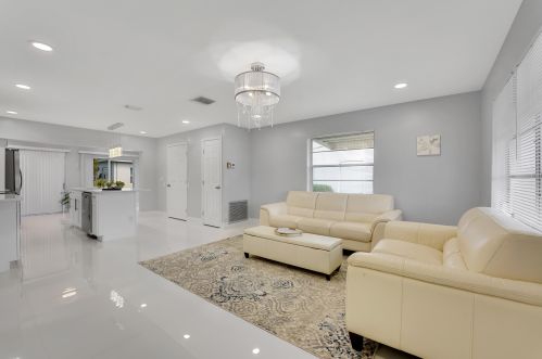 1313 24th St, Boynton Beach, FL 33426-5864