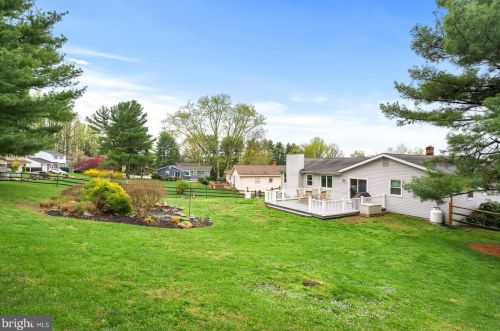 5 Pinyon Pine Cir, Wilmington DE  19808-1008 exterior