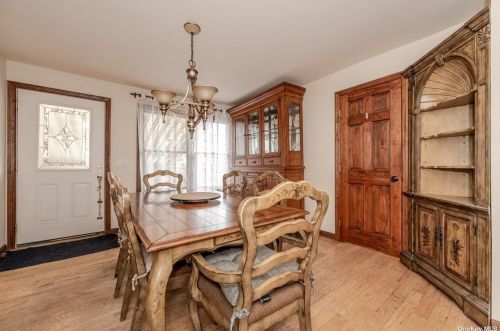 50 Totten Pl, Babylon NY  11702-2810 exterior