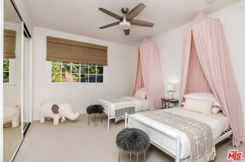 29646 Ridgeway Dr, Calabasas CA  91301-4147 exterior