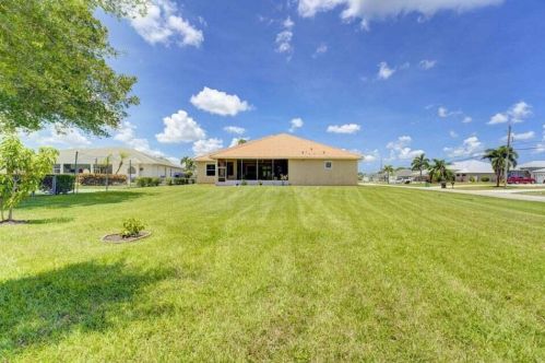 160 Saratoga Ave, Fort Pierce FL  34953-5974 exterior