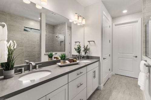 2754 Aviamar Cir, Naples FL 34114-0097 exterior