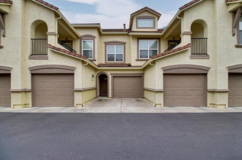 5482 Tares Cir, Elk Grove CA  95757-4361 exterior