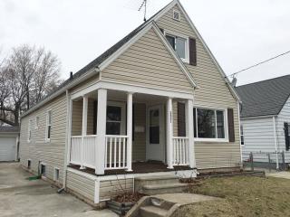 3521 Torrance Dr, Toledo OH  43612-1066 exterior