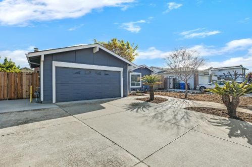 1581 Ashwood Dr, Oakley, CA 94561-1906