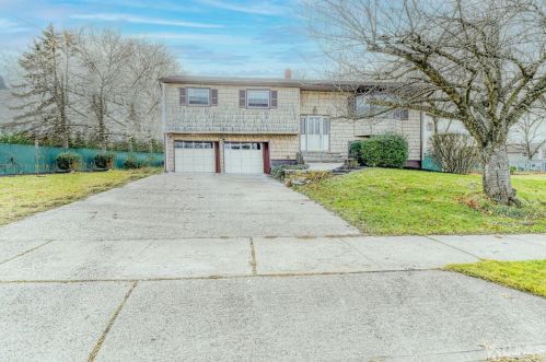 4 Wellington Rd, East Brunswick, NJ 08816-1721