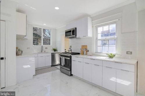 33 Aberdeen Pl, West Deptford NJ  08096-2411 exterior