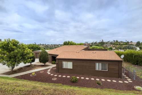 1750 Kent Pl, Vista, CA 92084-7257