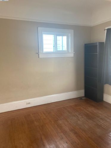 6525 Herzog St, Oakland, CA 94608-1223