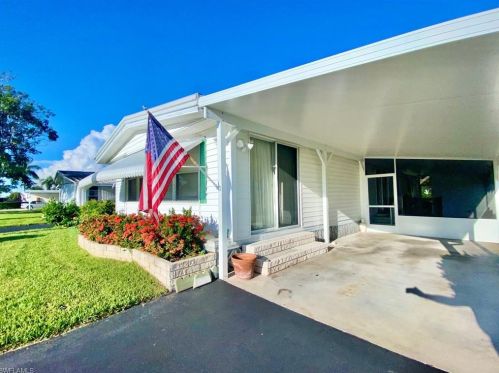 863 Cape Haze Ln, Naples, FL 34104-4100