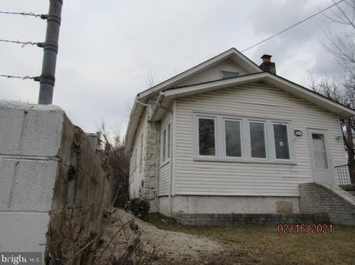 332 Deptford Ave, West Deptford, NJ 08096-3529