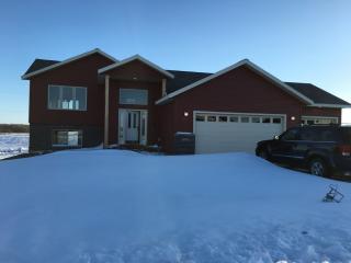 574 Canyon Ln, Eyota, MN 55934-2934