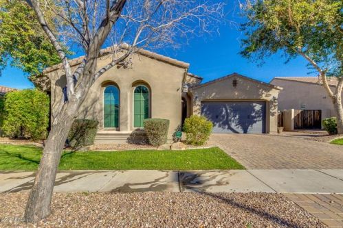 2818 Maplewood St, Gilbert, AZ 85297-7695