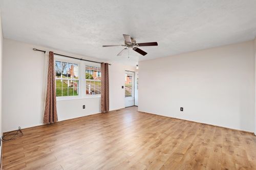 3219 Laurel Dr, Glenshaw, PA 15116-1115