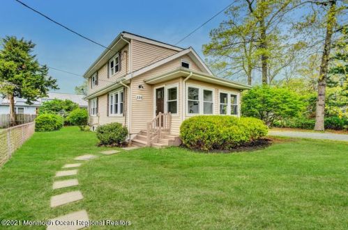 226 Davis Ave, Lacey NJ  08731-3519 exterior