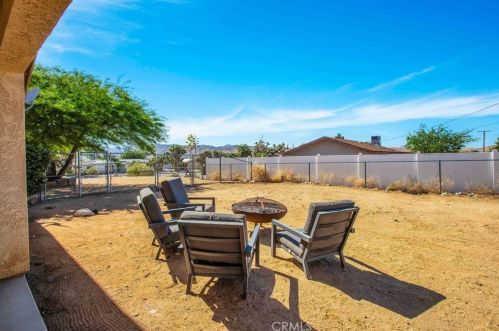 7645 Victoria Ave, Yucca Valley CA  92284-6152 exterior