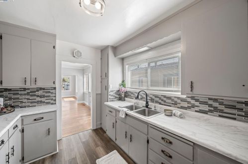 6035 Holway St, Oakland CA  94621-4137 exterior