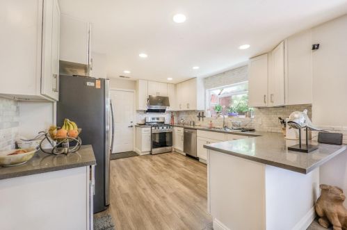 24494 Leona Dr, Hayward CA  94542-1010 exterior