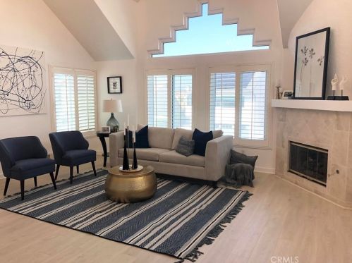 320 Rossmore Dr, Oxnard CA  93035-4465 exterior