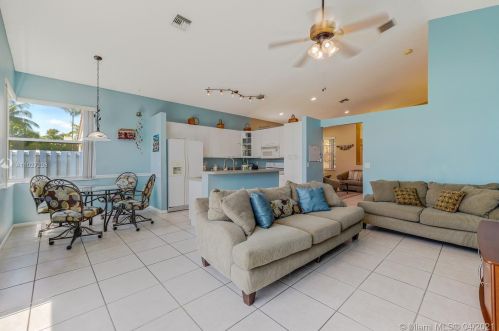 15726 16 Ct, Hollywood FL 33026-0509 exterior