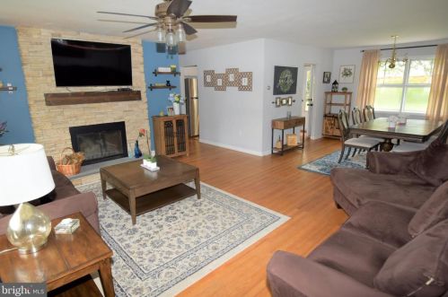 562 Charles Dr, Norristown, PA 19406-1670