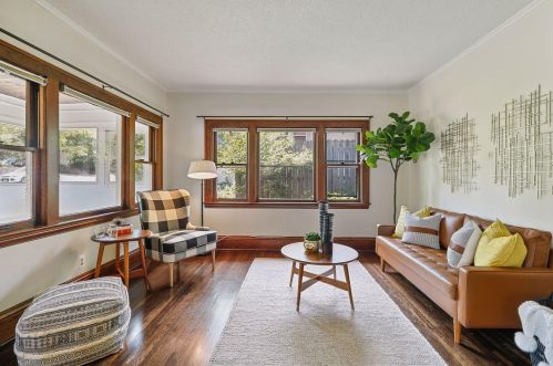124 44th St, Minneapolis, MN 55409-1967