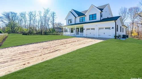315 Moores Ln, Greenport, NY 11944-2001