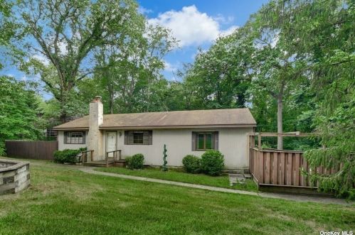 61 Woodhull Pl, Northport, NY 11768-2839